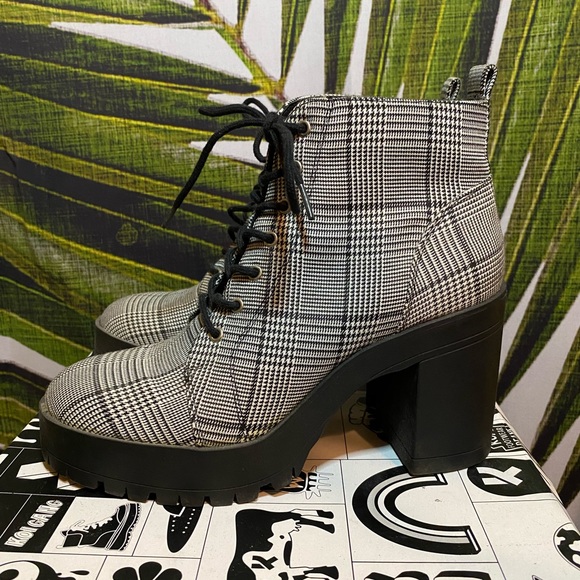 Plaid Lace Up Boots - Picture 2 of 10